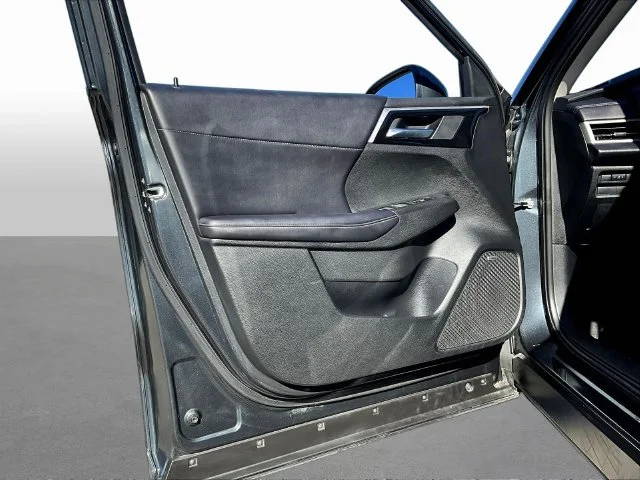 Used 2025 Black Mitsubishi SE image 23