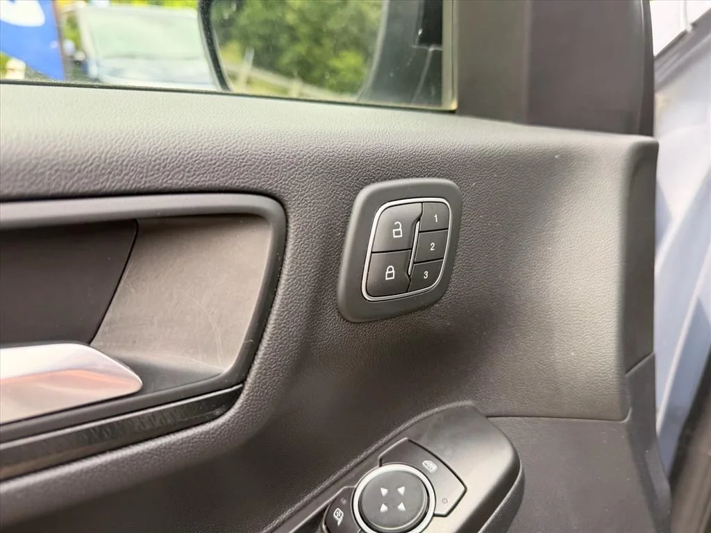 Used 2022 Blue Ford SEL image 17