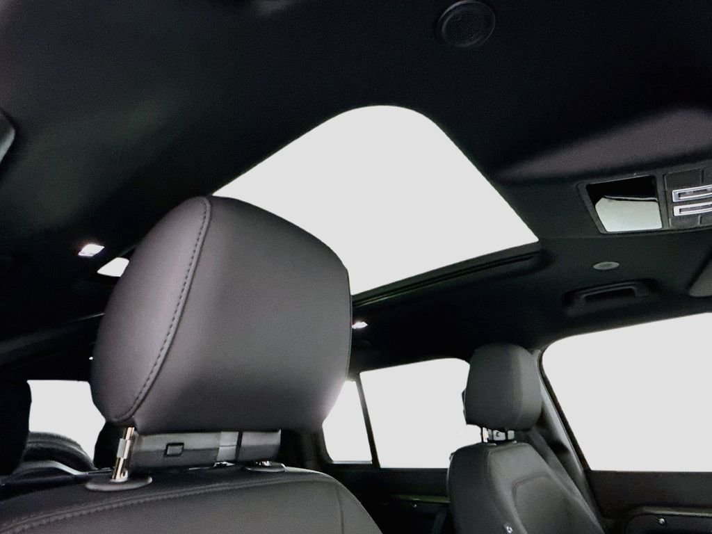 New 2026 Woolstone Green Land Rover S image 18