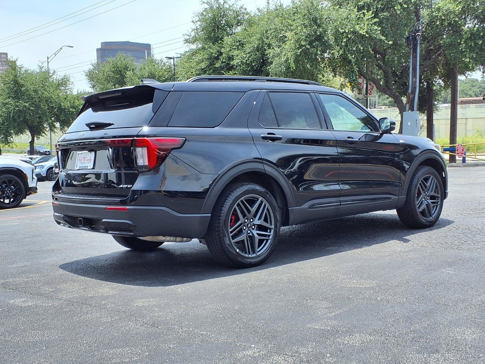 Used 2025 Agate Black Metal Ford ST-Line image 5