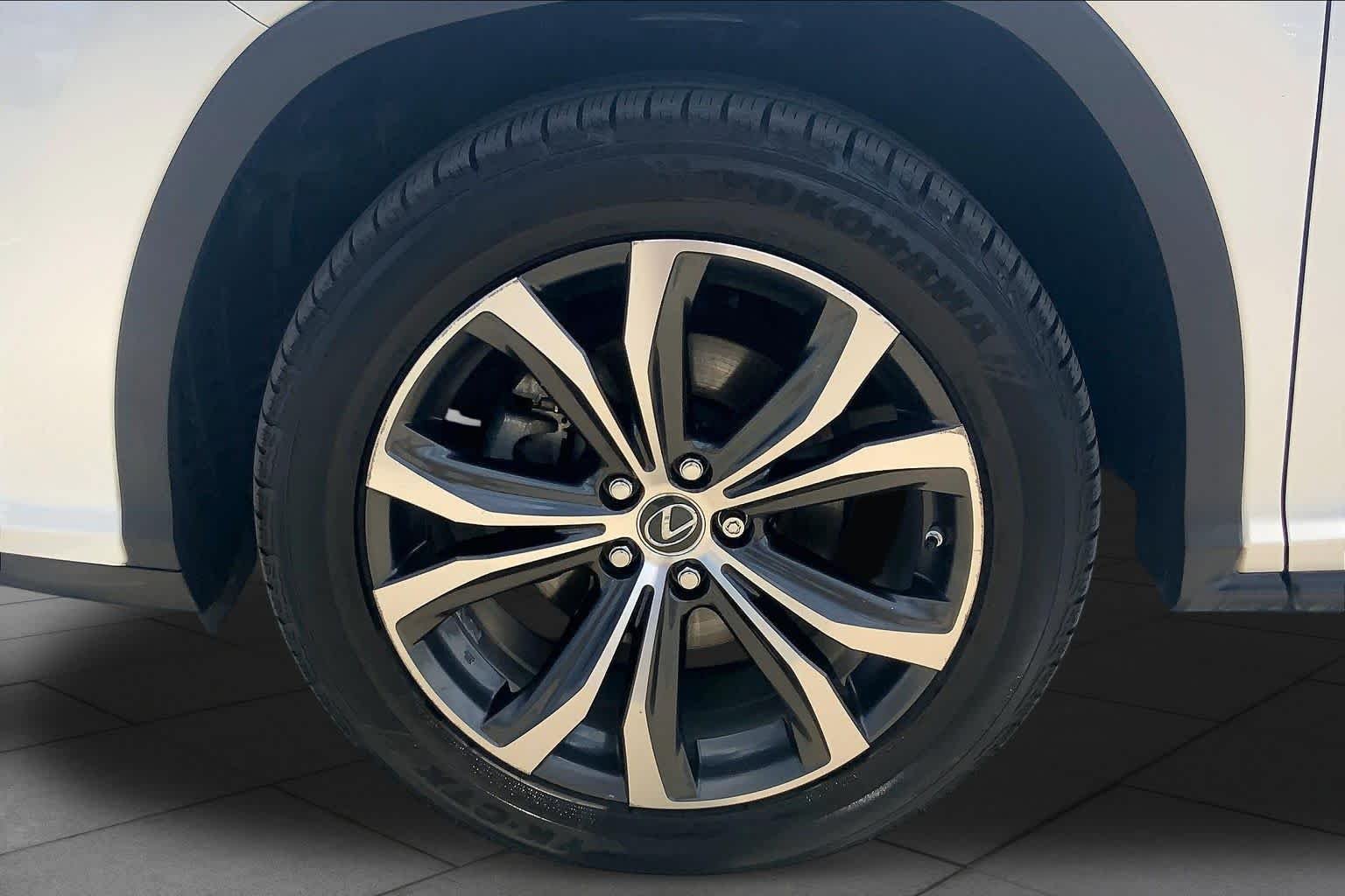 Used 2018 Eminent White Pearl Lexus  image 11