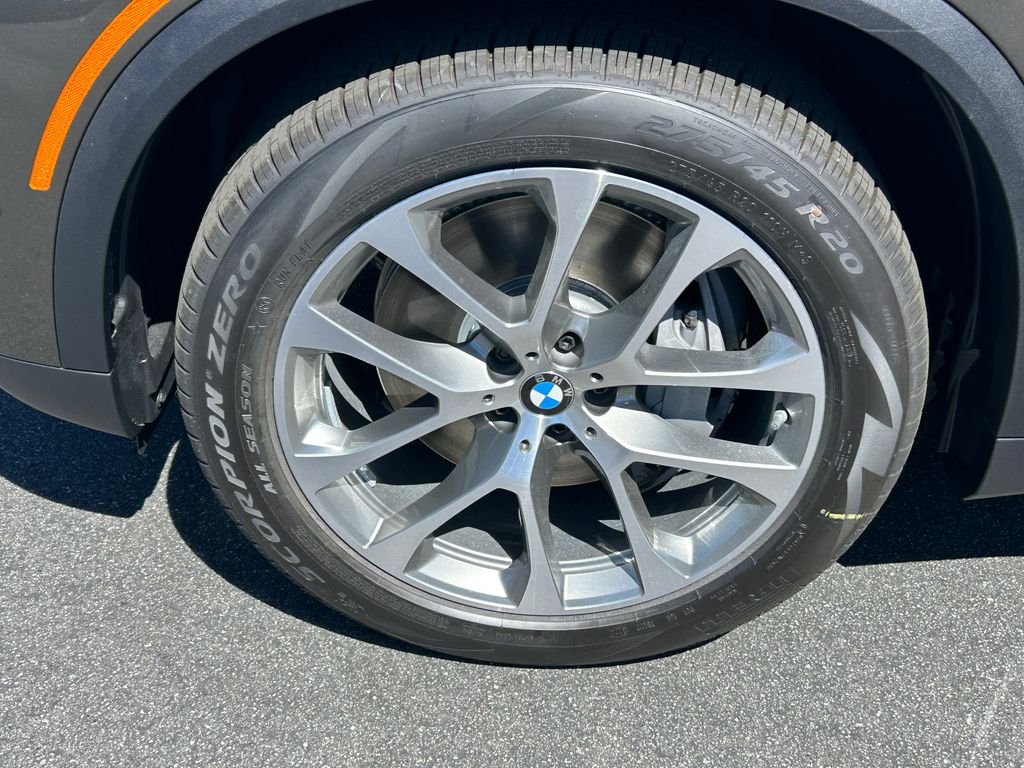 New 2026 Green Metallic BMW xDrive50e image 3