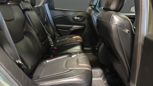 Used 2021 Olive Green Pearlcoat Jeep Limited image 25
