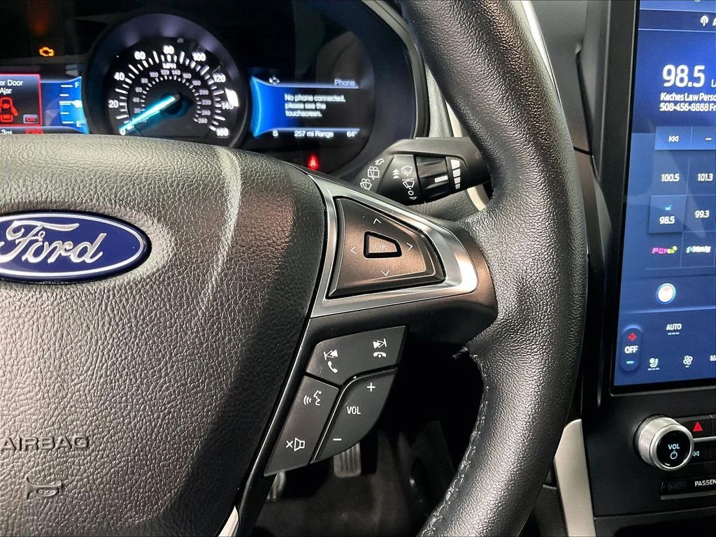 Used 2022 Black Ford SEL image 23