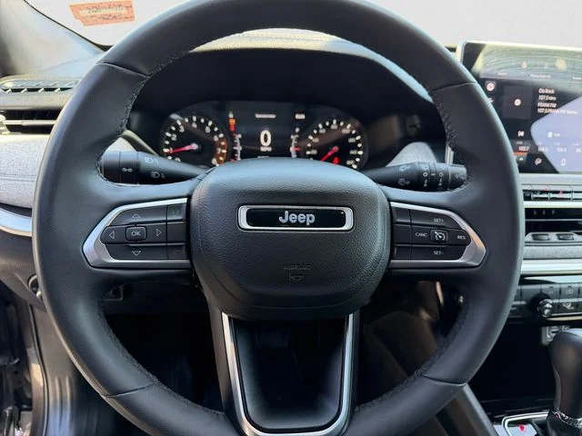 Used 2024 Gray Jeep Latitude image 12