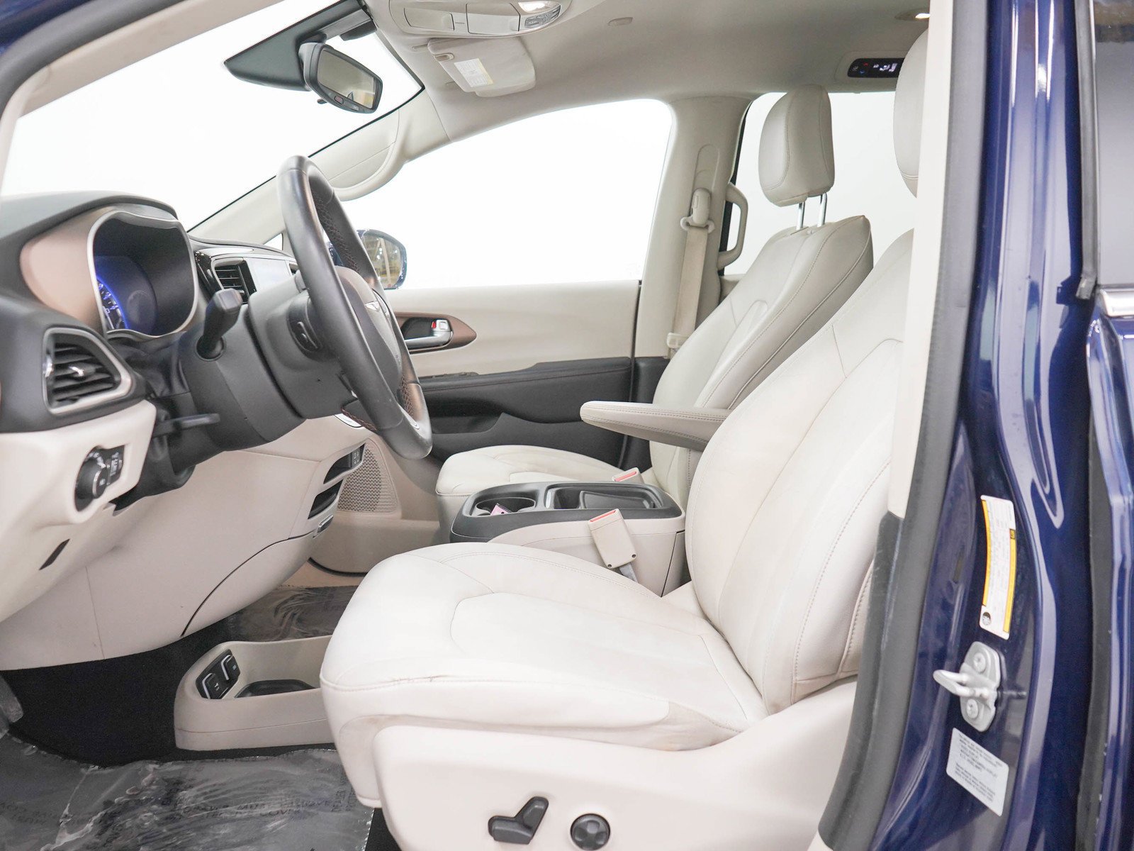 Used 2017 Jazz Blue Pearlcoat Chrysler Touring L image 21