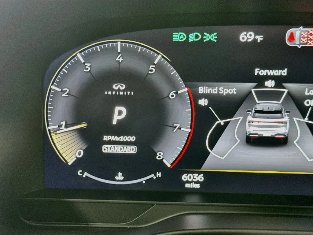Certified Used 2027 White INFINITI LUXE image 17