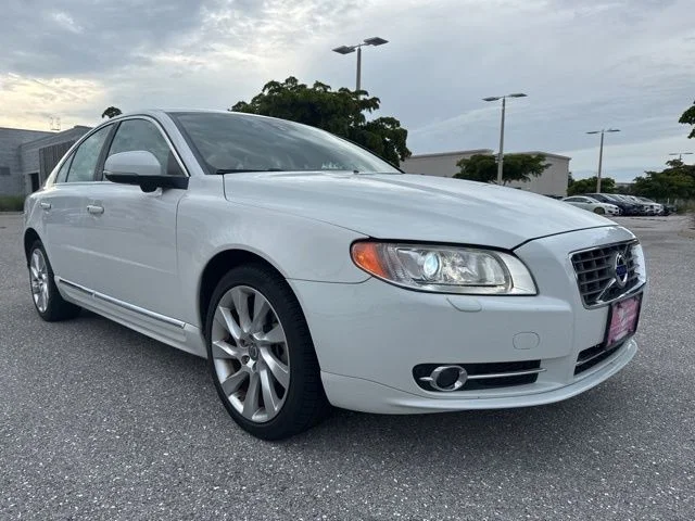 Used 2013 White Volvo T6 image 1