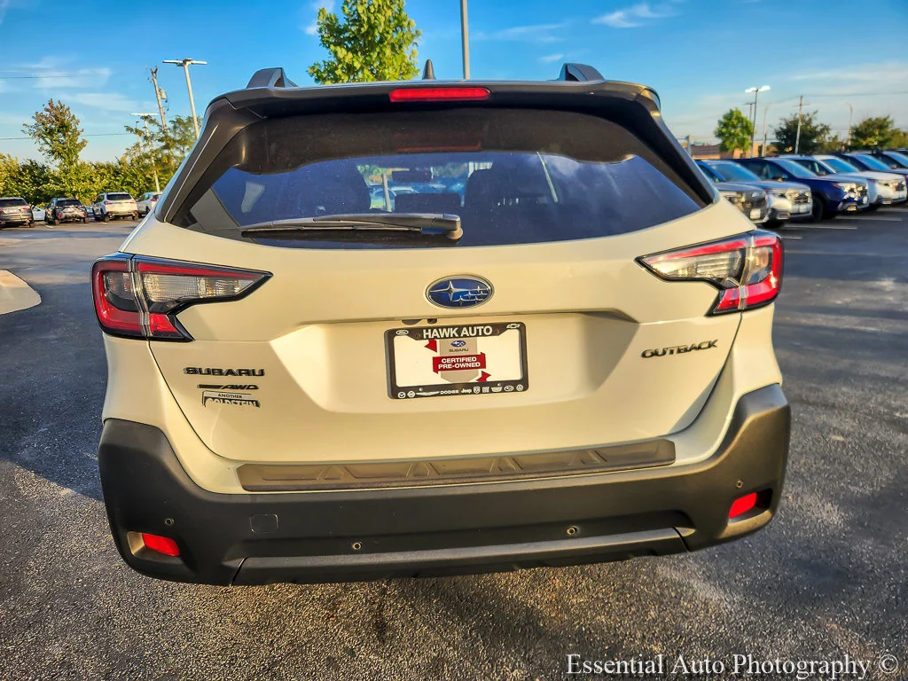 Used 2025 White Subaru Onyx Edition image 5