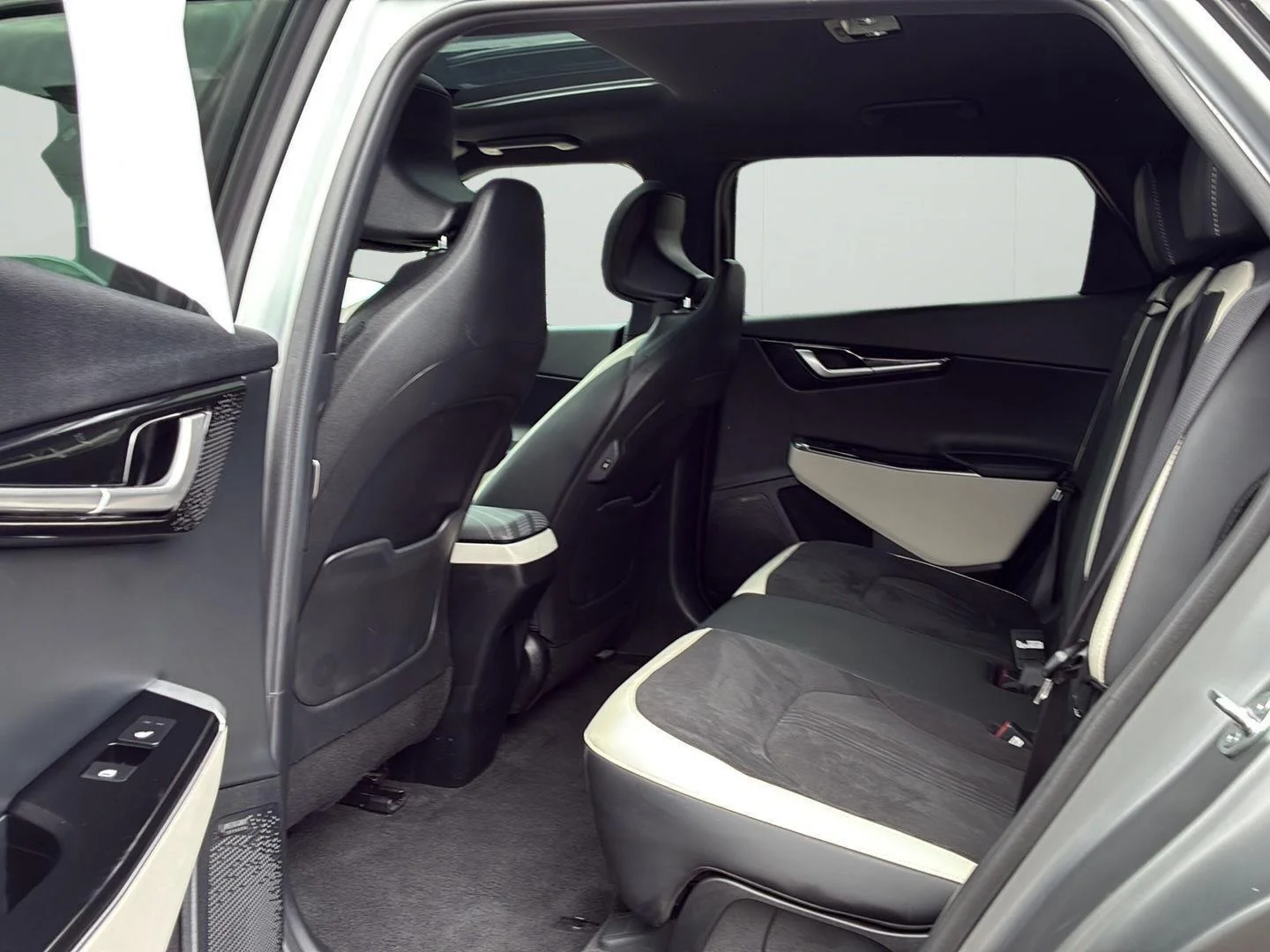 Used 2024 Steel Matte Gray Kia GT-Line image 26