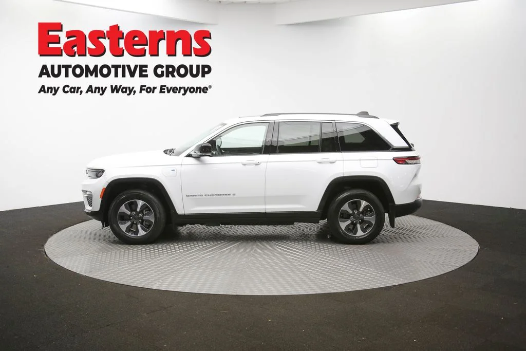 Used 2022 White Jeep 4xe image 55