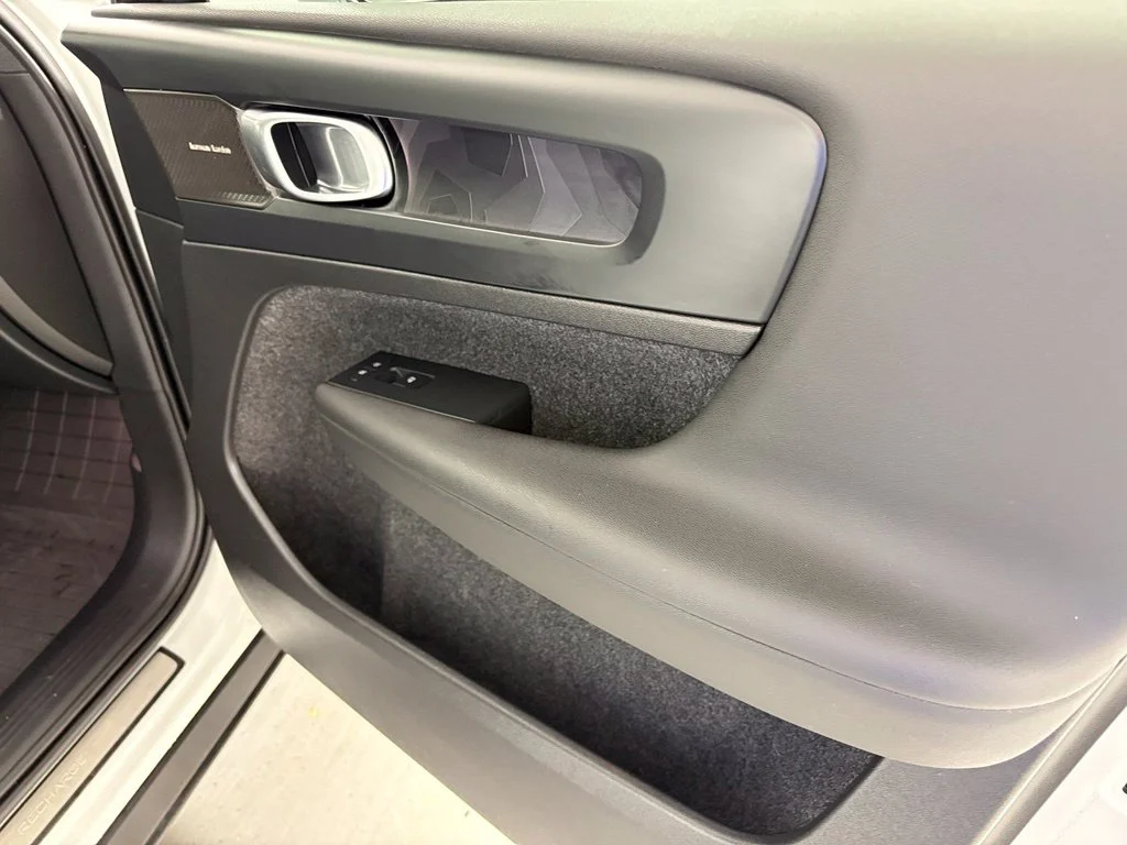 Used 2023 White Volvo Ultimate image 38