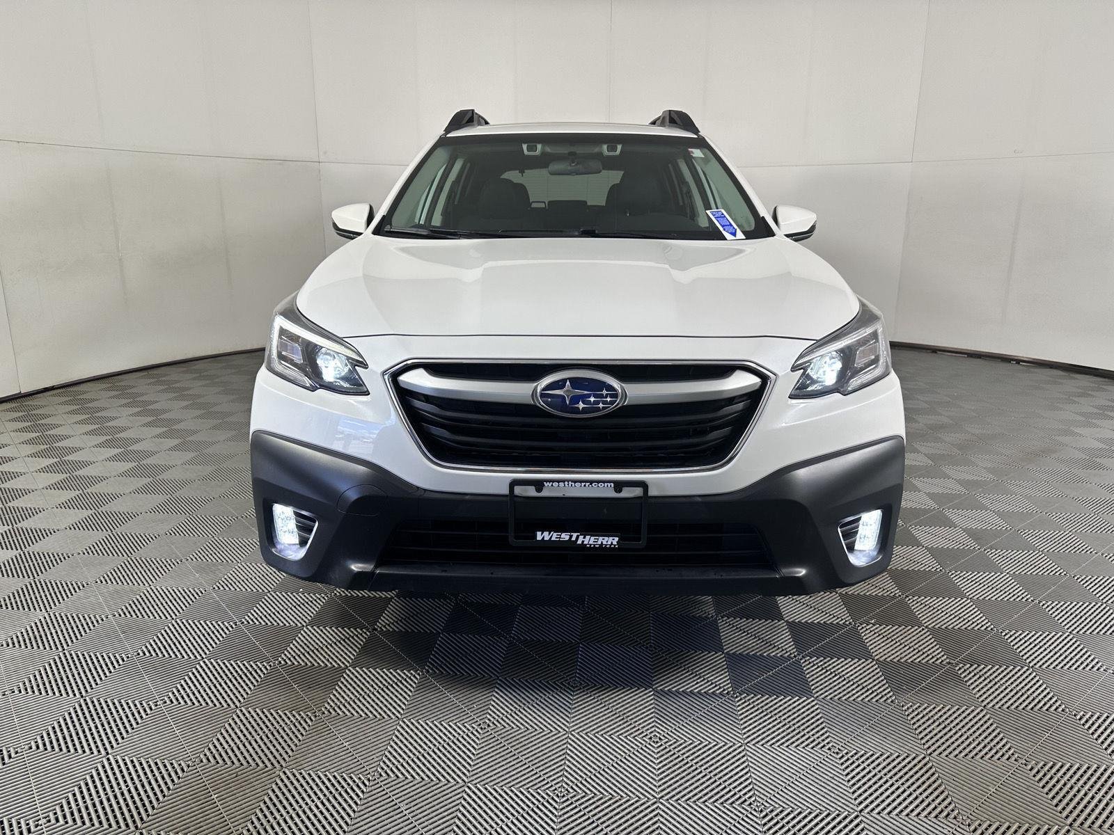 Used 2021  Subaru  image 12