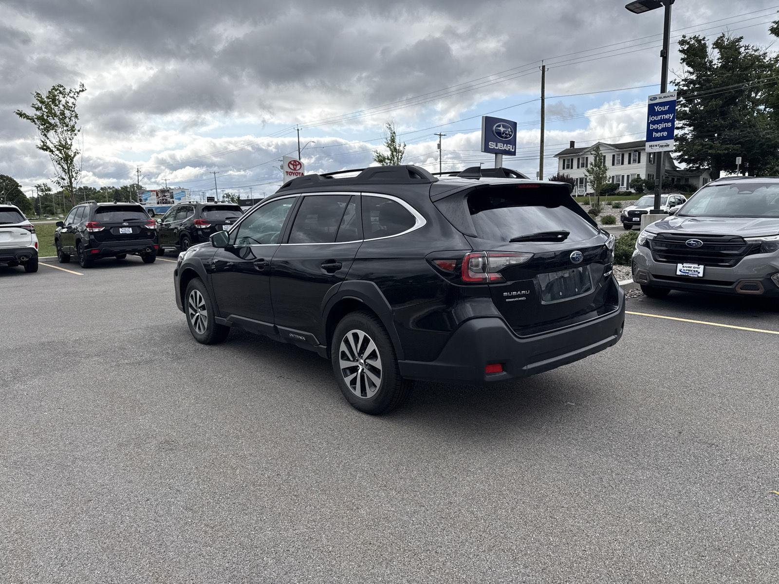Used 2024 Crystal Black Silica Subaru Premium image 5