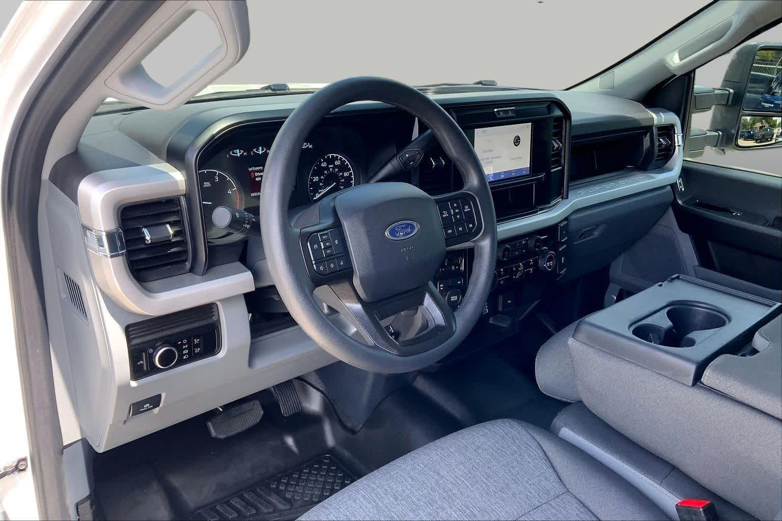 Used 2025 Oxford White Ford F-250 Pickup XL image 15