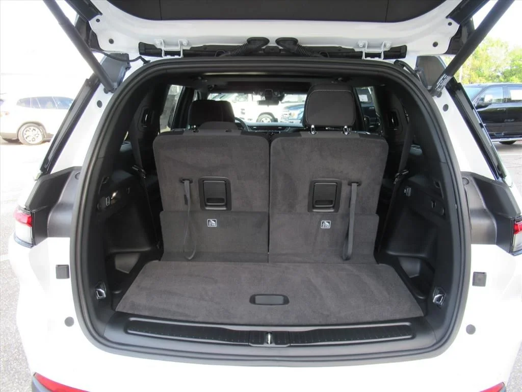 New 2026 Bright White Clear-Coat Exterior Paint Jeep Laredo X image 32
