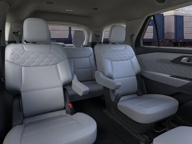 New 2026 Star White Metallic Tri-Coat Ford Platinum image 36