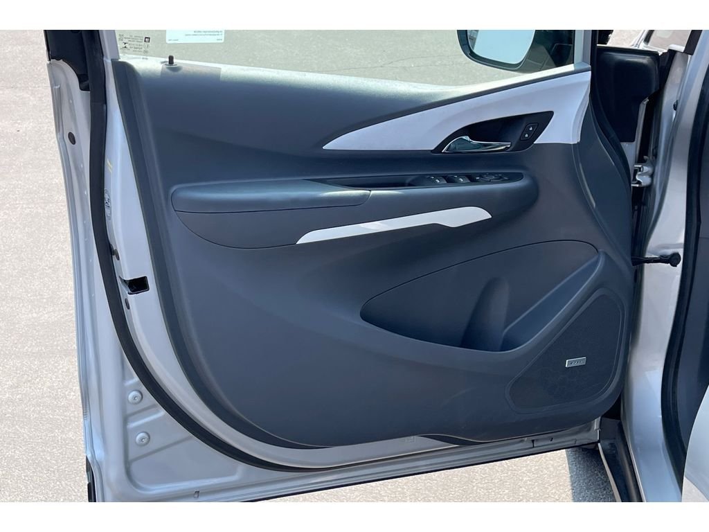 Used 2017 Silver Ice Metallic Chevrolet Premier image 11