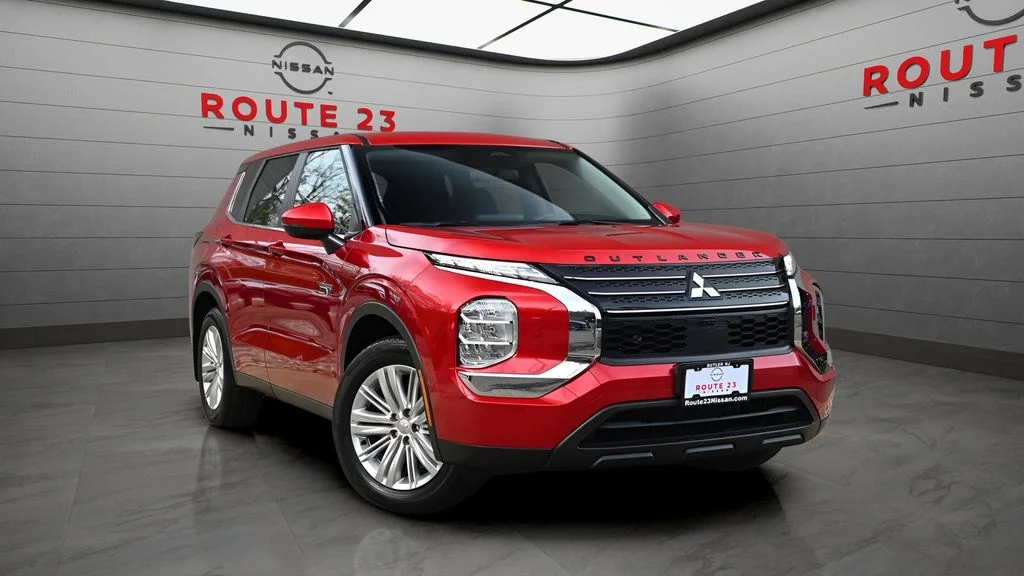 Used 2024 Red Mitsubishi ES image 2