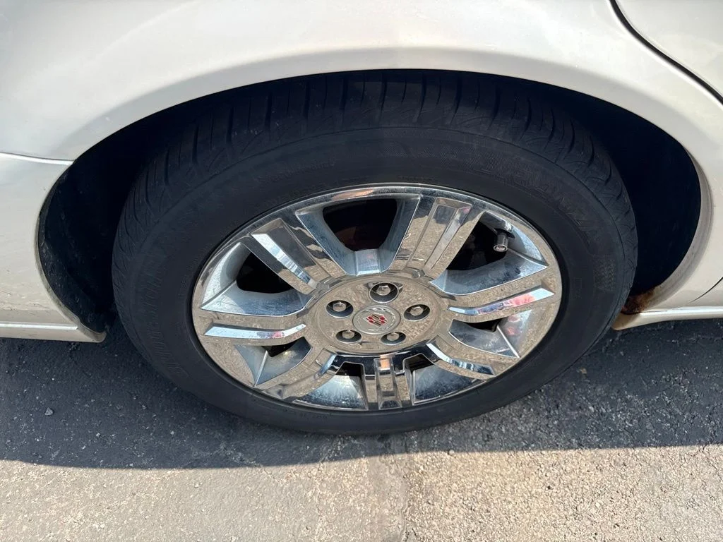 Used 2011 White Cadillac Platinum image 25