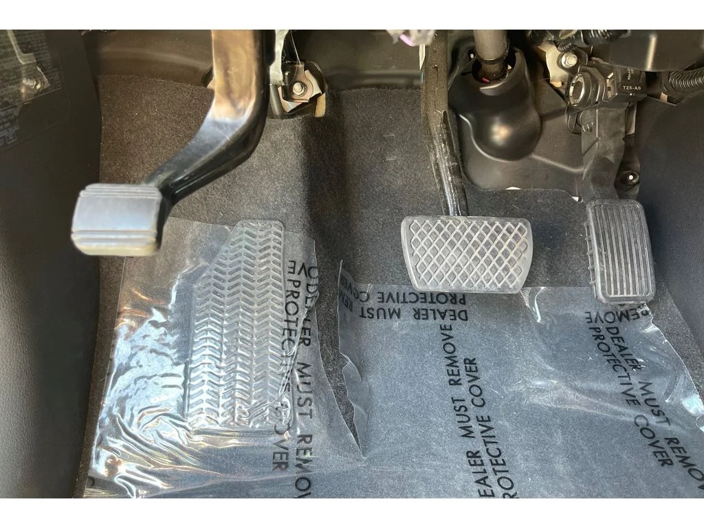 Used 2018 White Diamond Pearl Honda EX image 41