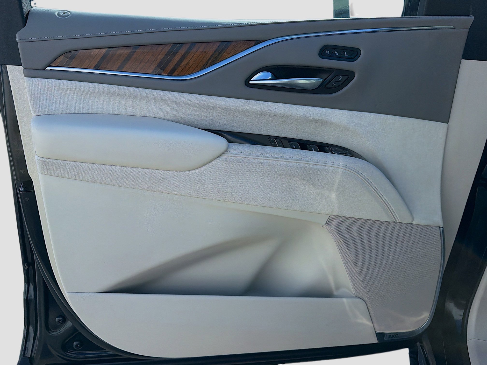 Used 2022 Black Raven Cadillac Sport Platinum image 24