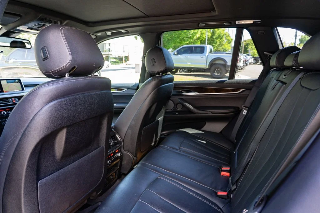 Used 2018 Gray BMW xDrive35d image 26