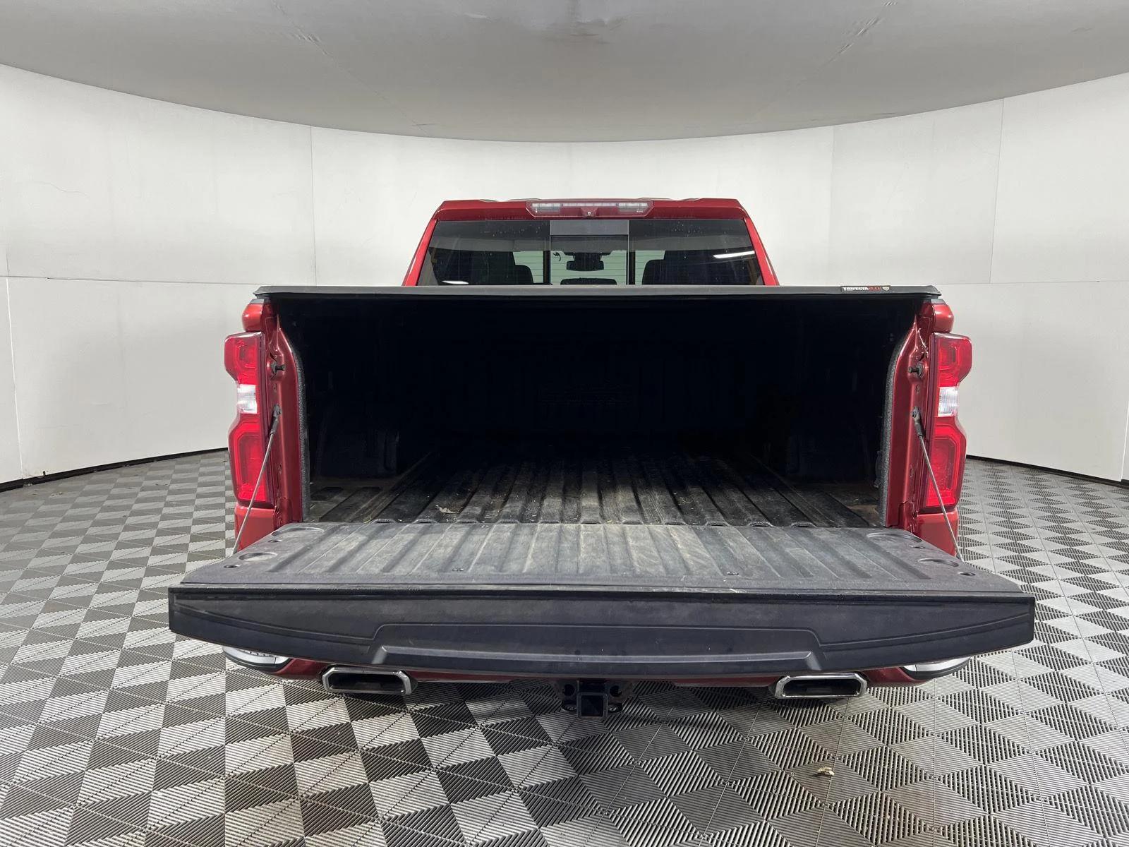 Used 2022 CHERRY RED TINTCOAT Chevrolet High Country image 24