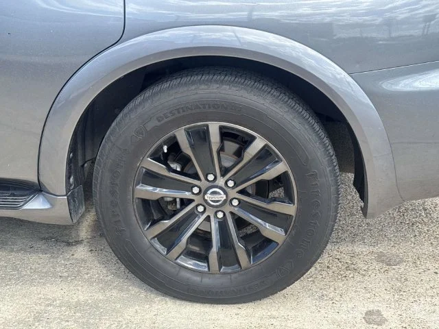 Used 2017 Gray Nissan Platinum image 7