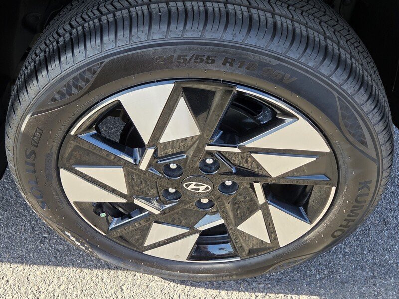 Used 2025 Black Hyundai SEL image 12