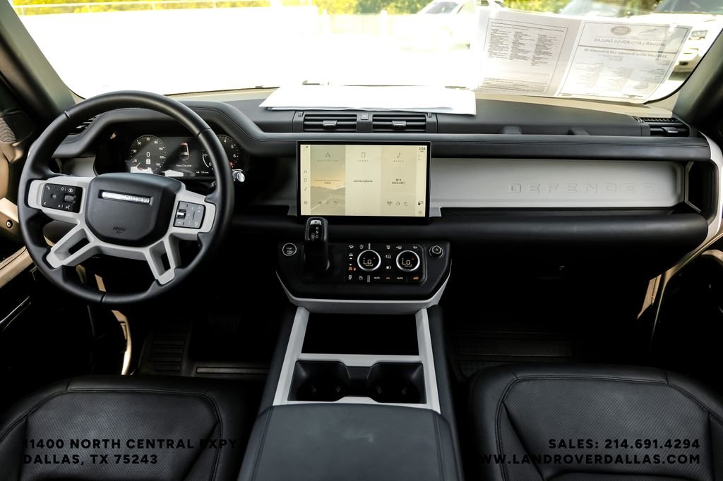 Used 2025 Fuji White Land Rover X-Dynamic SE image 11