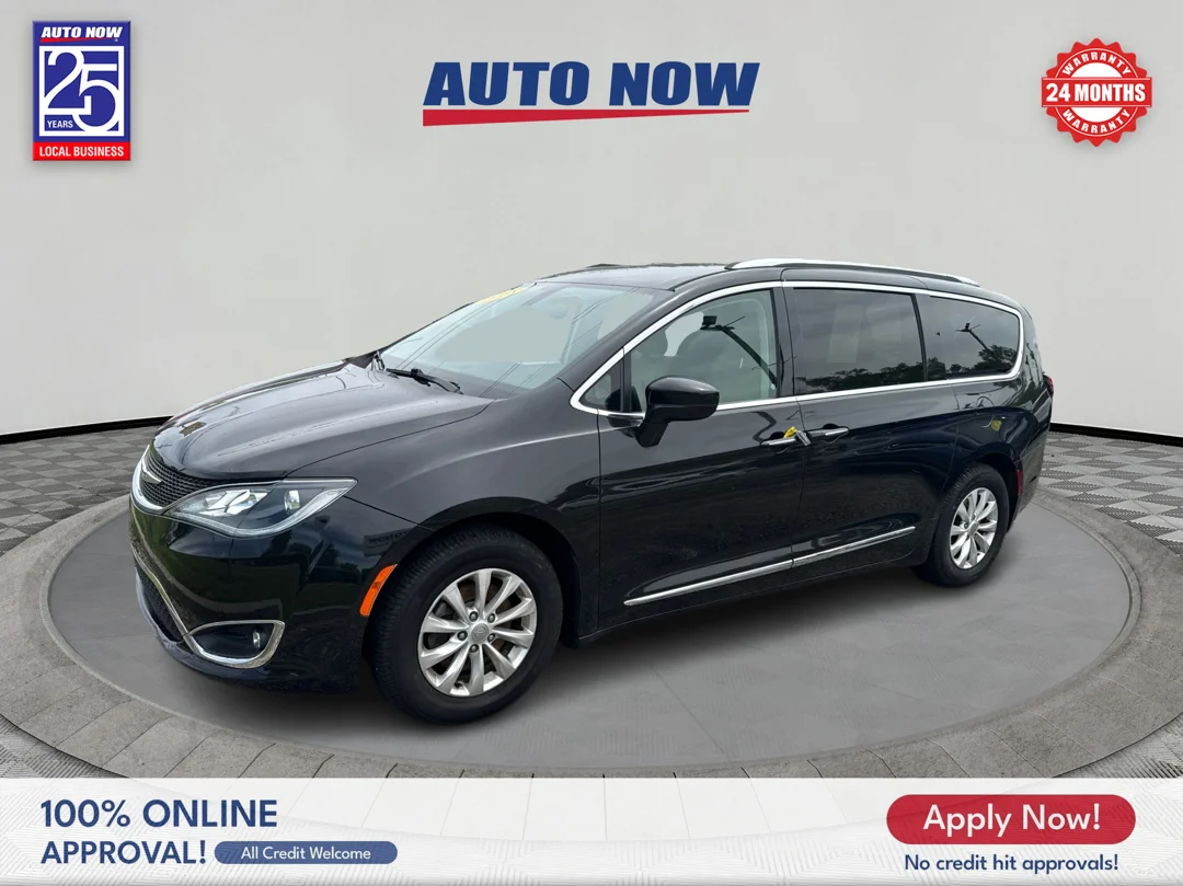 2018 Chrysler Pacifica Touring L's photo