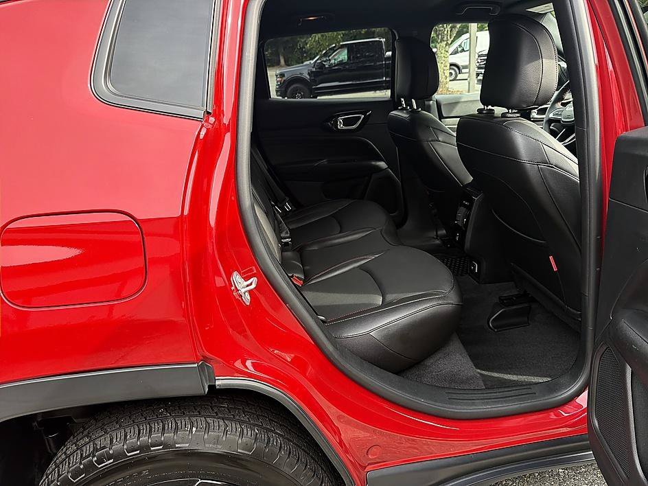 Used 2023 Redline Pearlcoat Jeep Trailhawk image 22