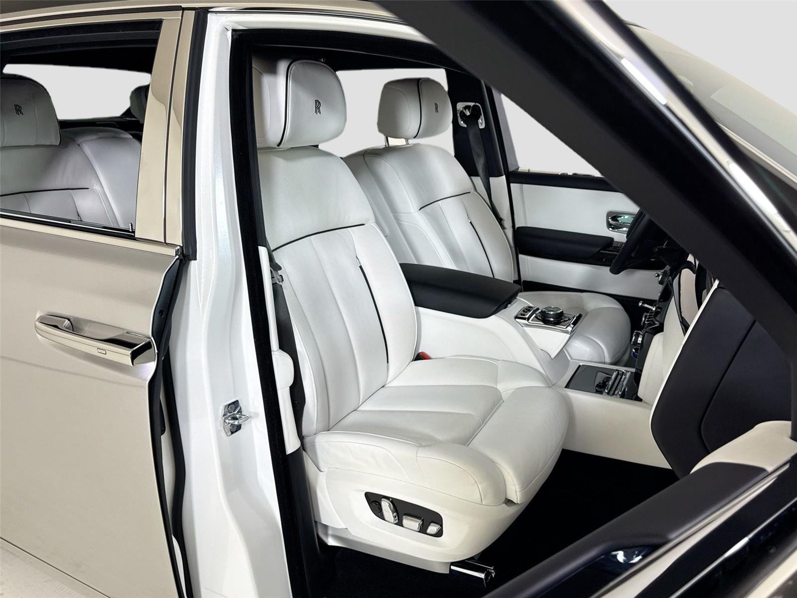 Used 2023  Rolls-Royce  image 38