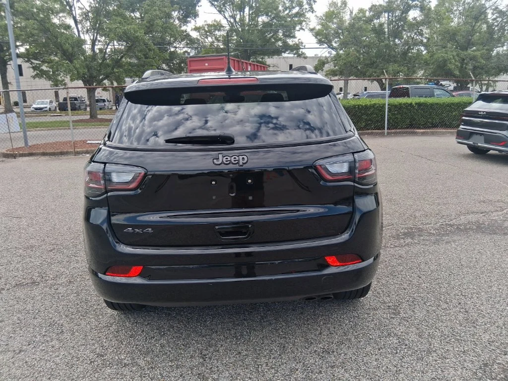 Used 2022 Black Jeep Limited image 6