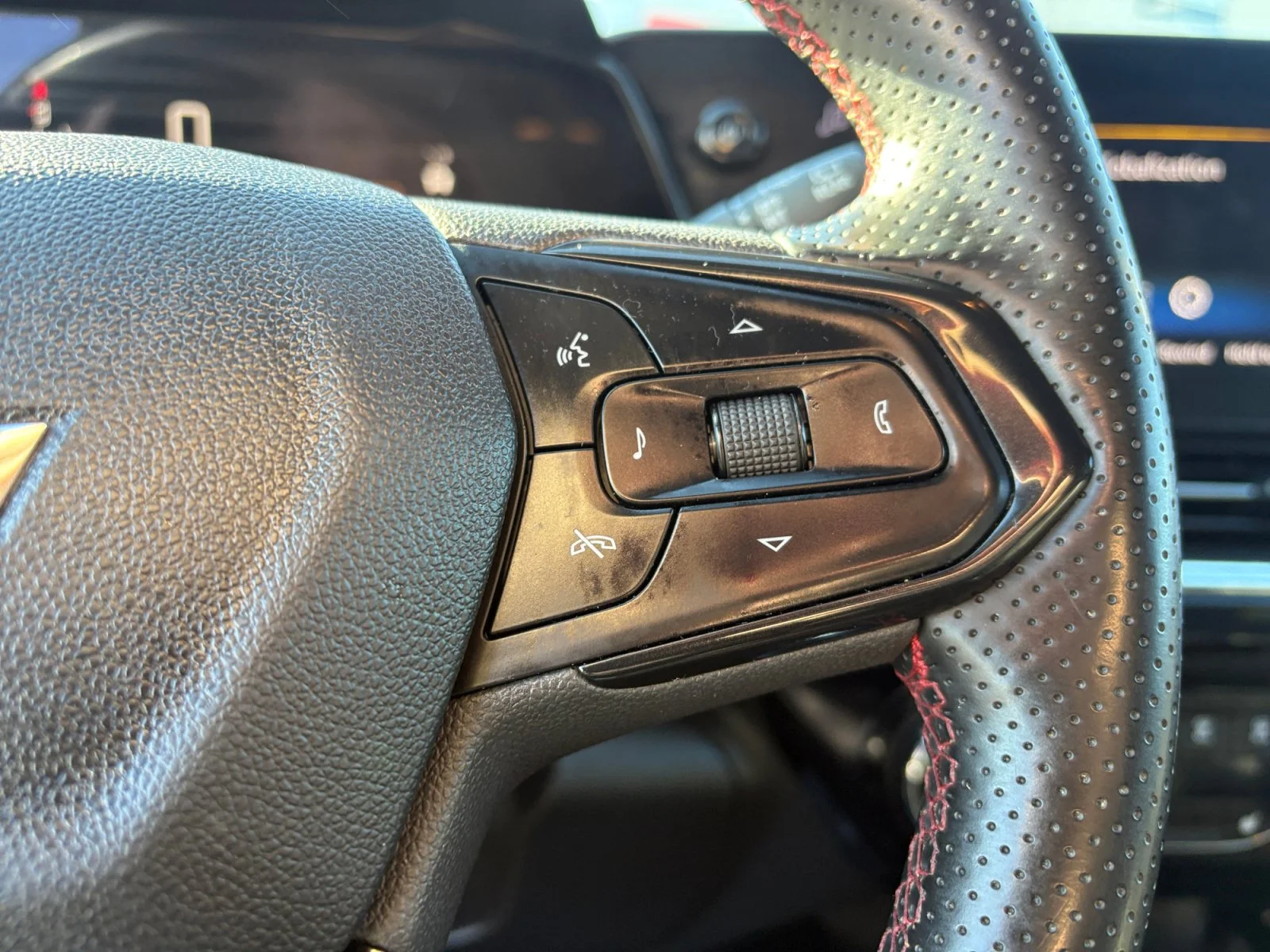 Used 2024 Summit White Chevrolet 2RS image 25