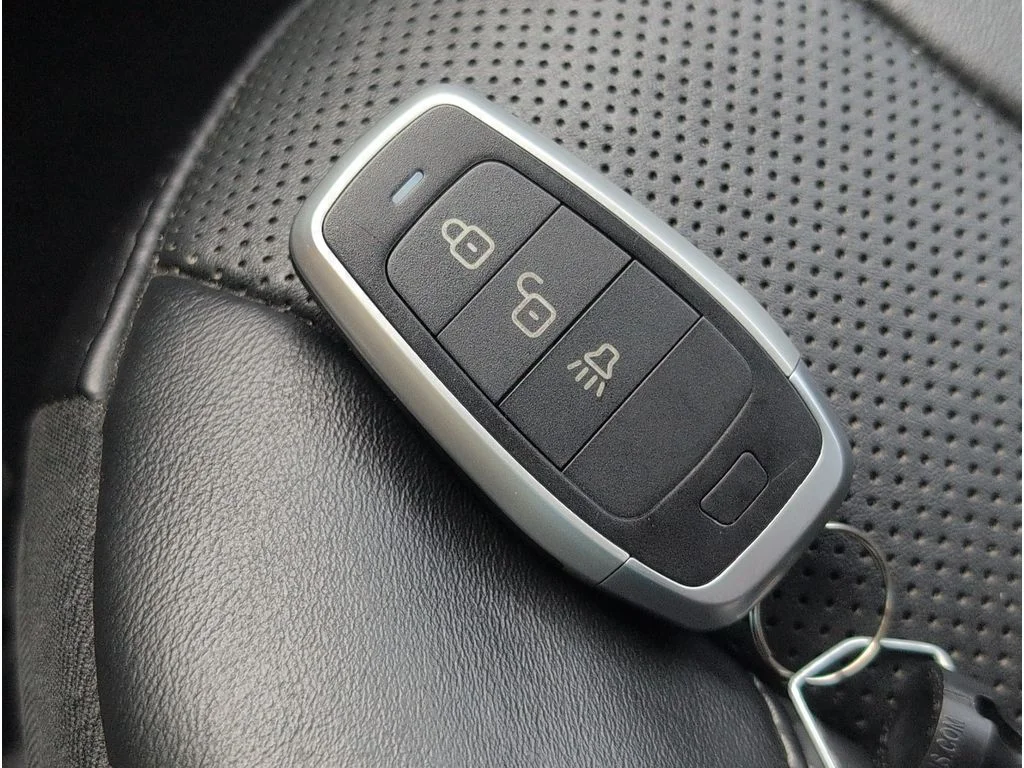 Used 2019 WHITE Jeep 4d SUV 4WD Limited 3.2L image 19