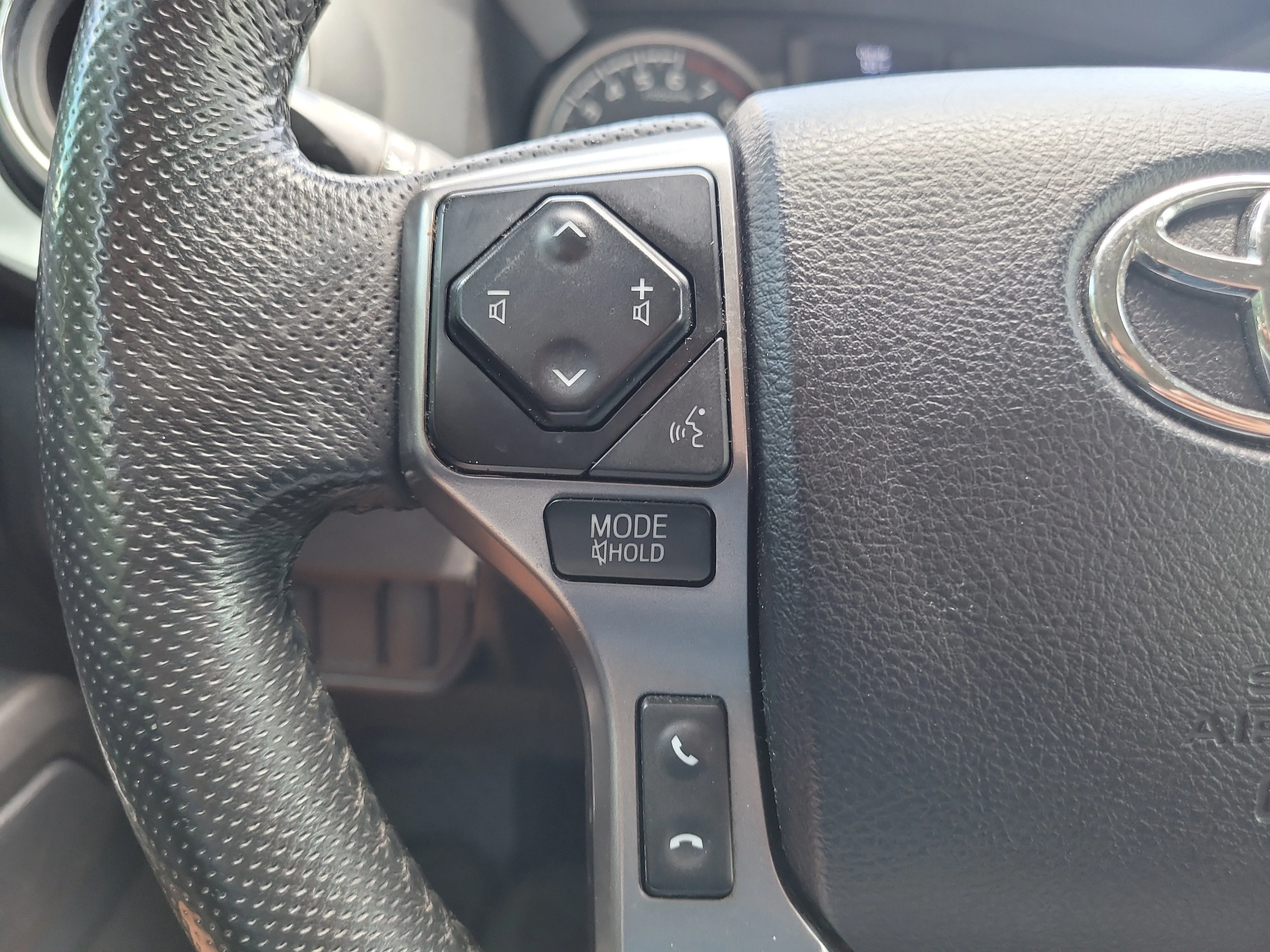 Used 2021 Super White Toyota SR5 image 27