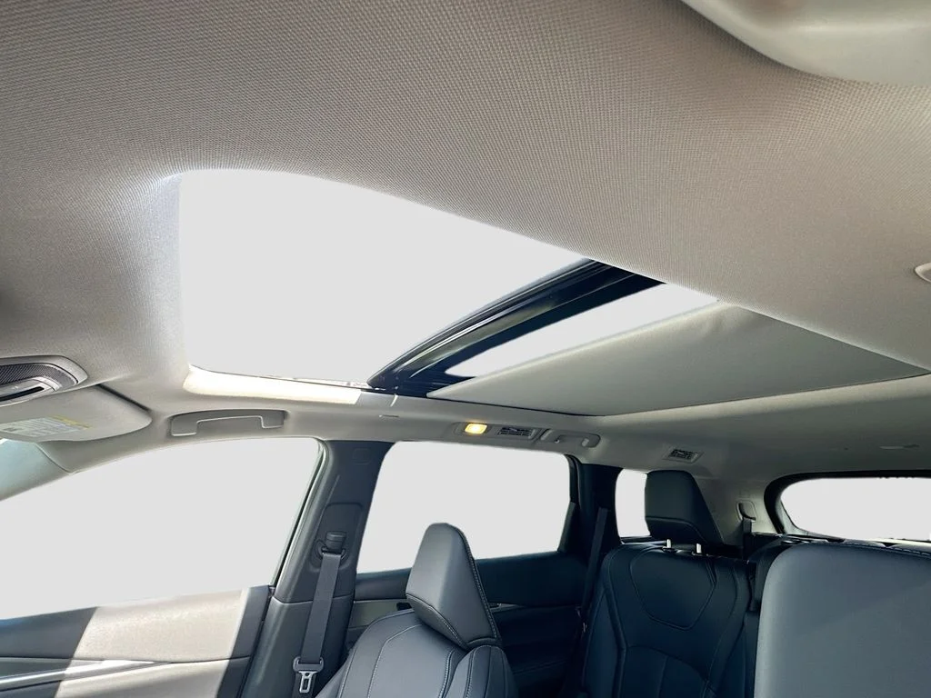 Used 2027 White INFINITI LUXE image 23