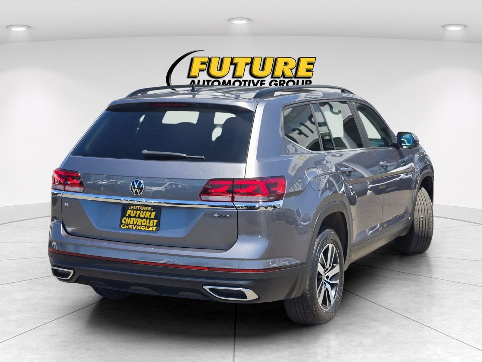 Used 2023 Gray Volkswagen 2.0T SE image 4