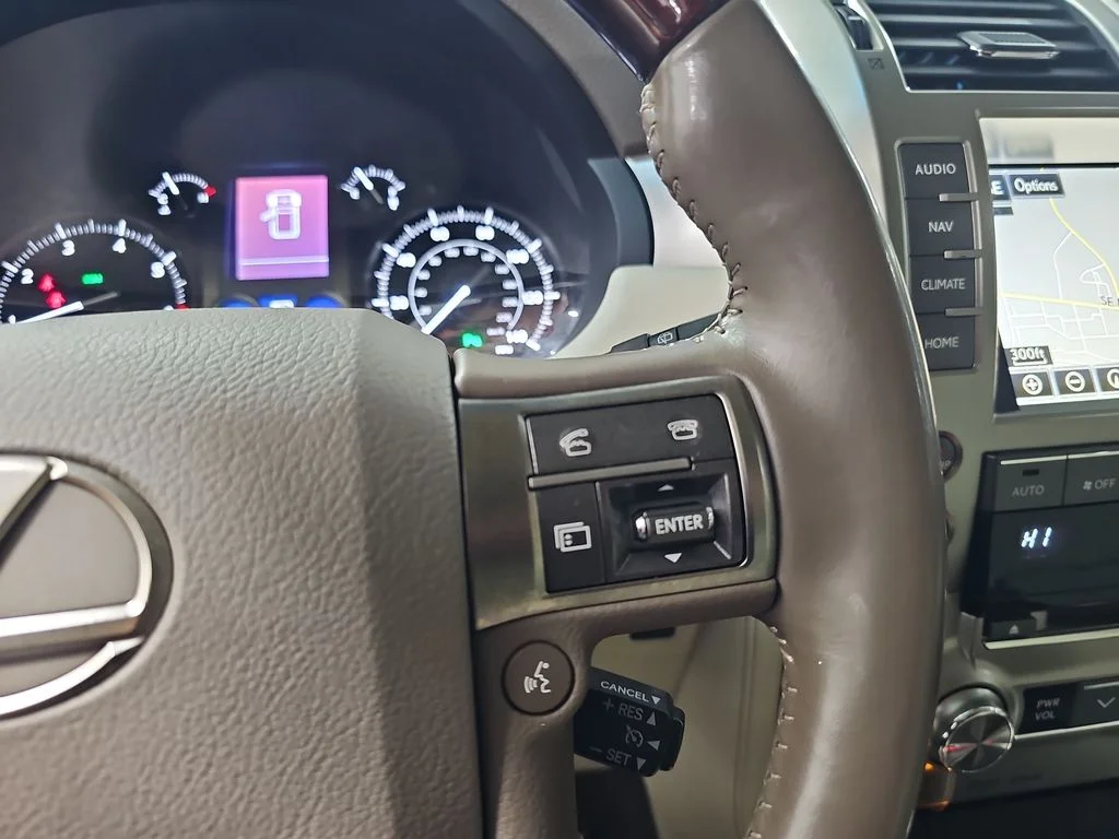 Used 2019 White Lexus 460 image 20