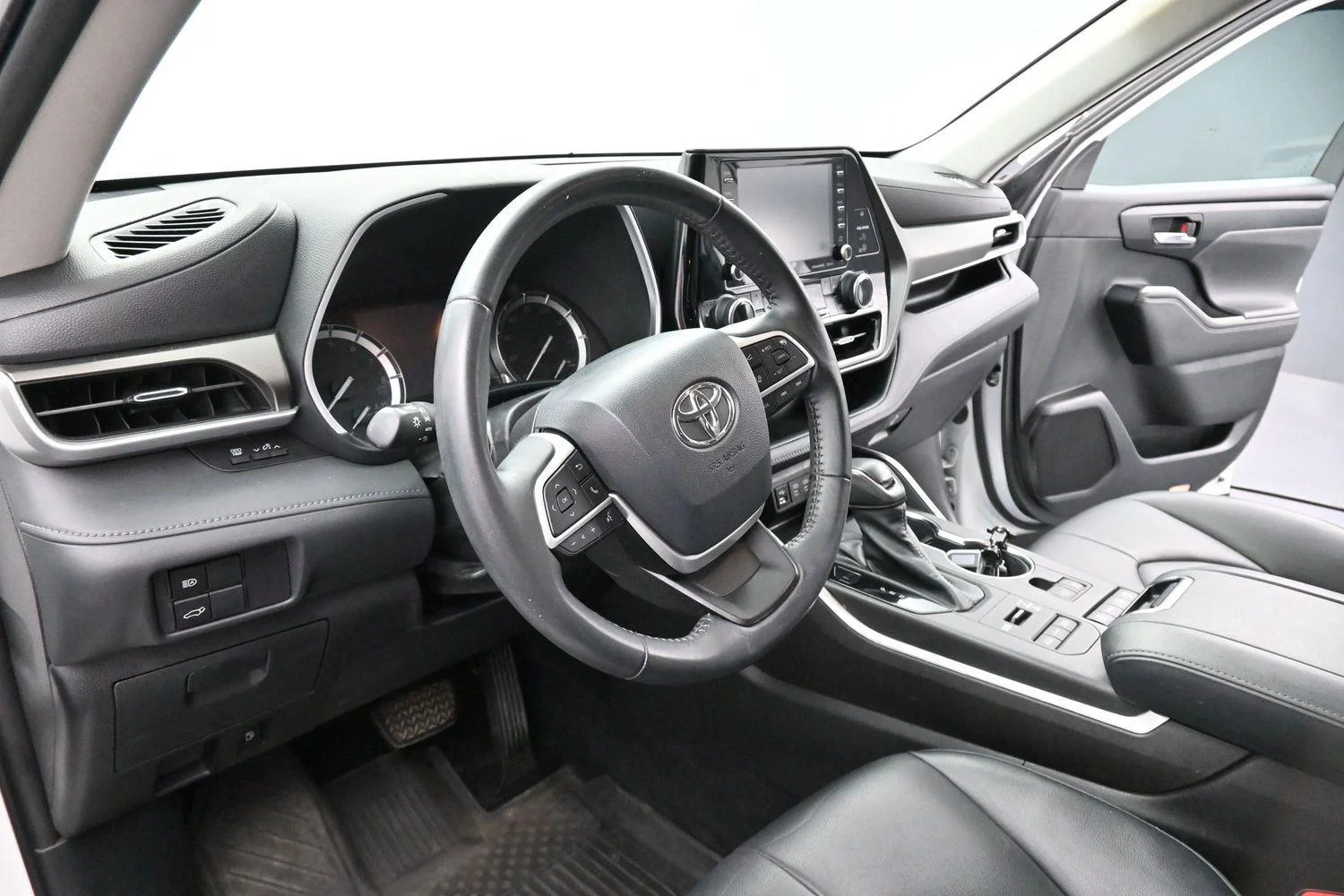 Used 2022 Wind Chill Pearl Toyota XLE image 16