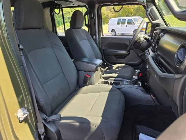 Used 2022 Green Jeep Sport image 21