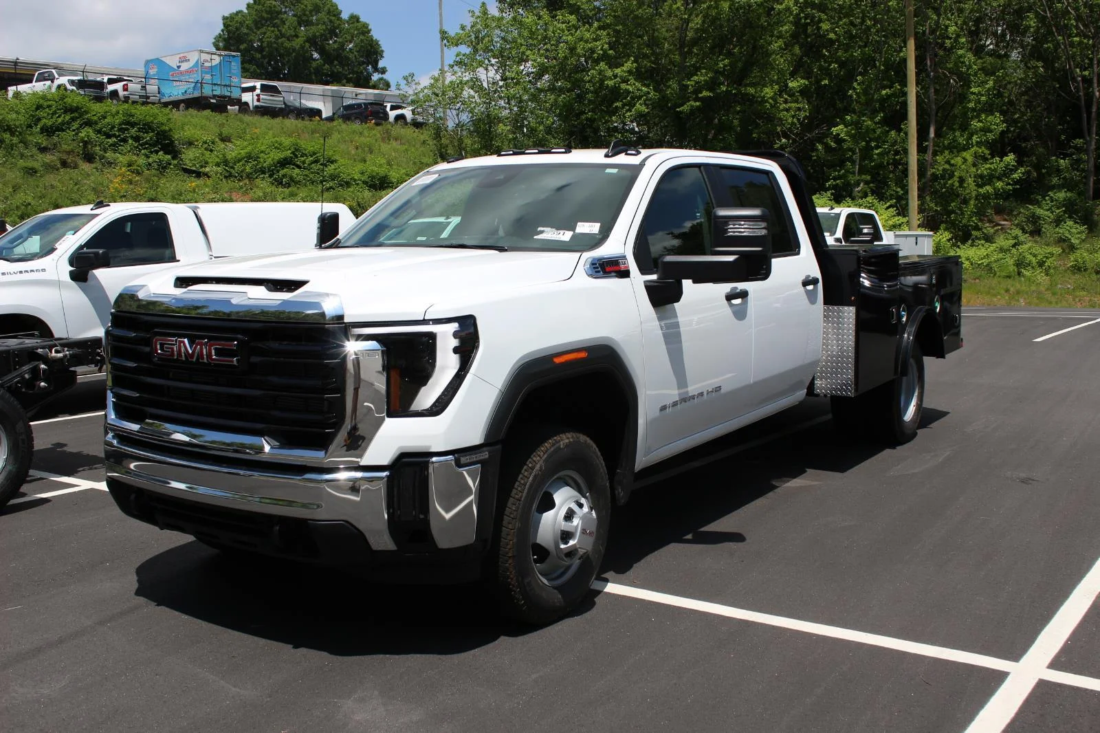 New 2026 Summit White GMC Pro image 2