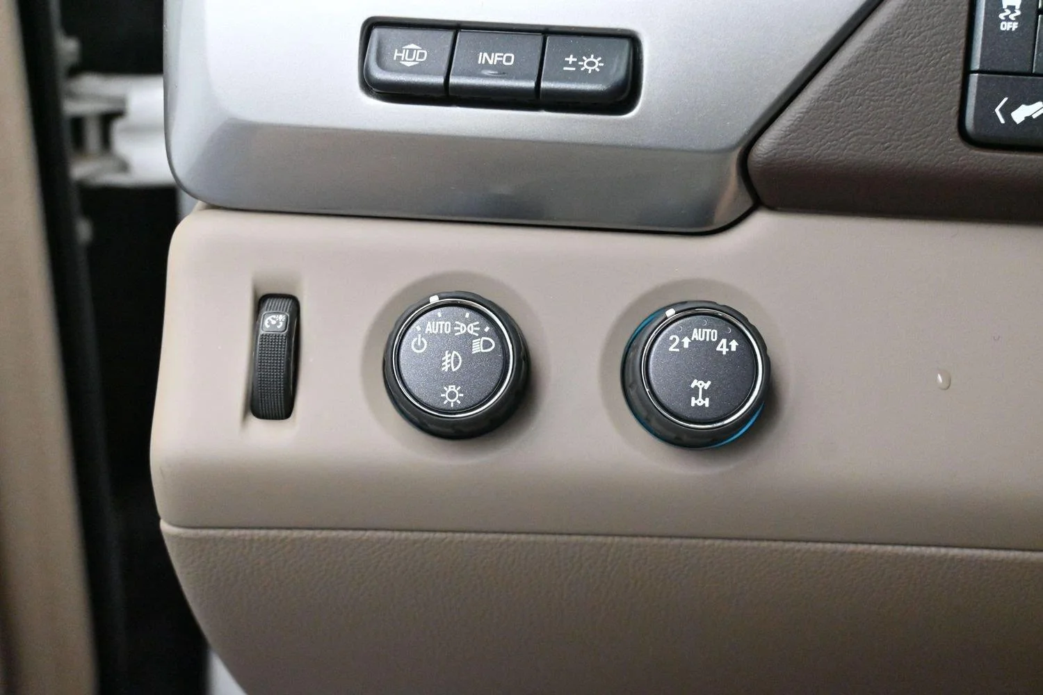Used 2018 Summit White Chevrolet Premier image 30