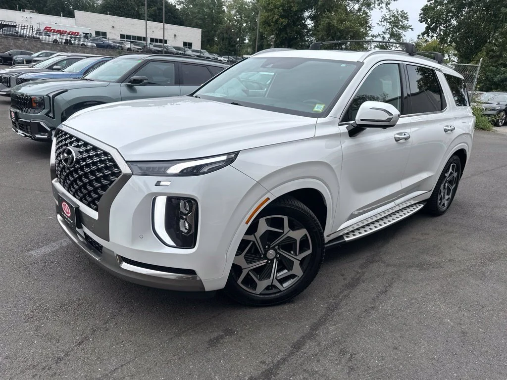 Used 2022 White Hyundai Calligraphy image 1