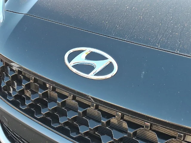 Used 2023 Black Hyundai Limited image 4