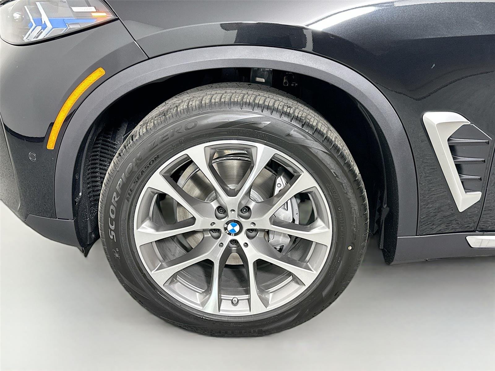New 2026 Black Sapphire Metallic BMW sDrive40i image 32