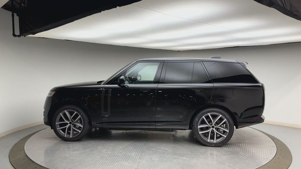 New 2026 Santorini Black Metallic Land Rover SE image 5