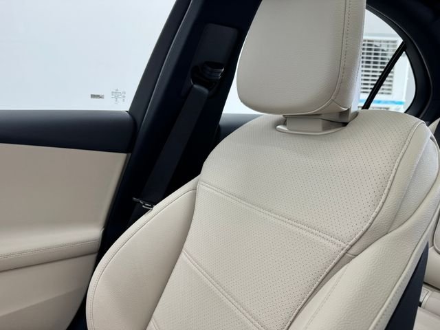 New 2026  Mercedes-Benz C 300 image 38